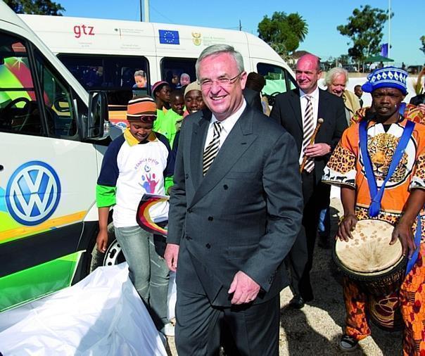 Enthüllung von drei Soccer-Bussen 